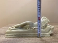 Мраморна статуетка „Гола жена на кушетка“, снимка 4