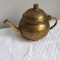 Малък бронзов чайник, снимка 1 - Антикварни и старинни предмети - 43203492