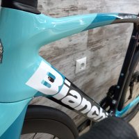 Карбонов шосеен велосипед Bianchi Oltre XR4 CV Disc Ultegra Di2 12 Hunt, снимка 12 - Велосипеди - 43173169