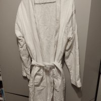 Подарявам нов бял халат размер XL., снимка 1 - Други - 43715697