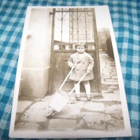 Стара снимка-картичка дете с играчка 1925г., снимка 3 - Други ценни предмети - 33143212