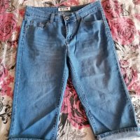 Дамски дънки , снимка 1 - Къси панталони и бермуди - 36791725