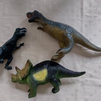 Два големи гумени динозавъра 2003 toy major trading company, снимка 1 - Други - 35021955