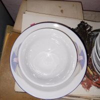 Порцеланов сервиз чинии и купички, снимка 3 - Сервизи - 42948772