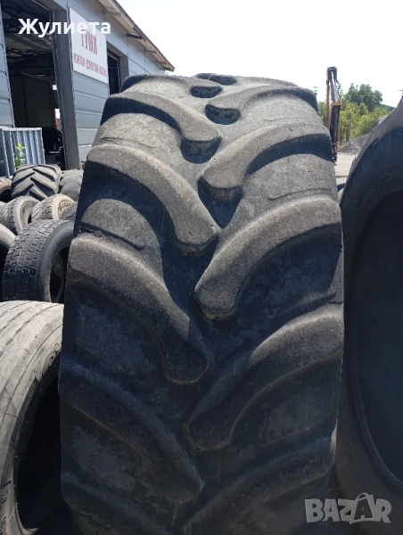 гума на трактор, снимка 1