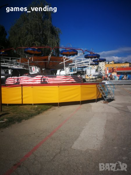 Паратропер, Атракционни съоръжения, снимка 1