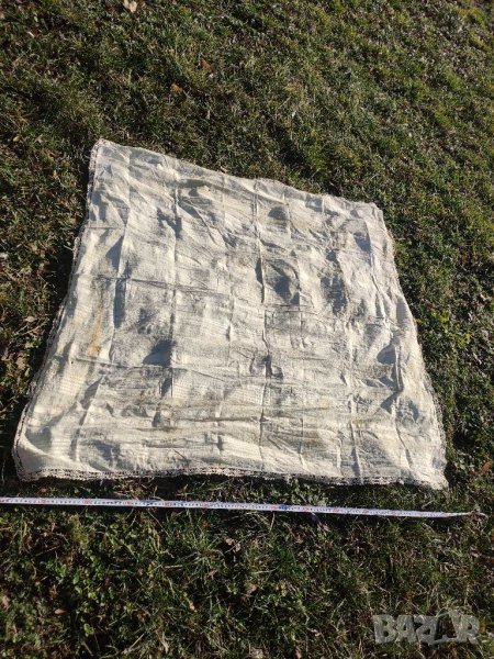 Продавам Стара покривка с дантела  Има множество петна и няколко скъсвания или протривания , снимка 1