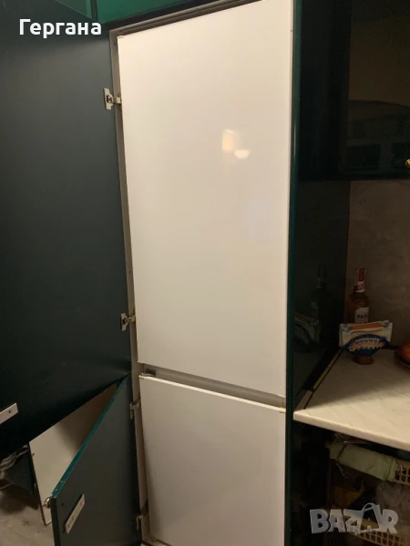 Хладилник с фризер за вграждане Gorenje, снимка 1