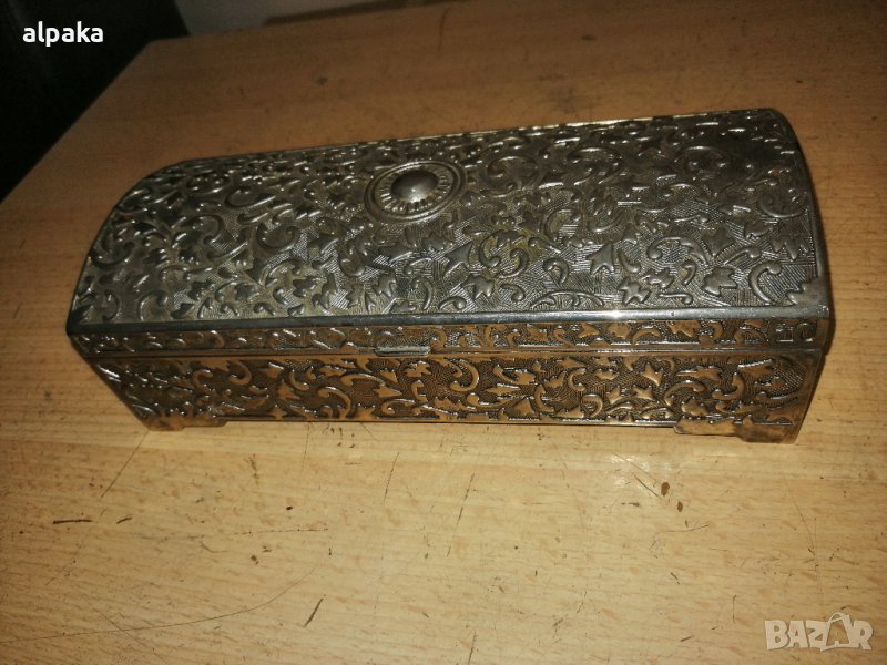 Продавам голяма посребрена кутия за бижута, снимка 1