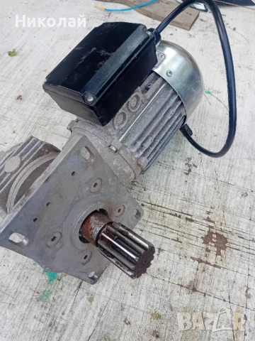 Мотор редуктор , снимка 2 - Електродвигатели - 50707658
