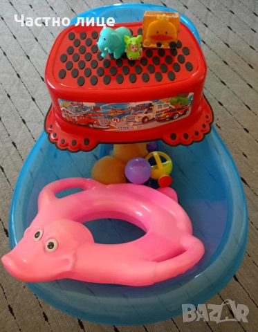 Лот - Бебешко корито, стълбичка, преходник за тоалетна, гумени и плюшени играчки, глицеринов сапун, снимка 5 - За банята - 51630684