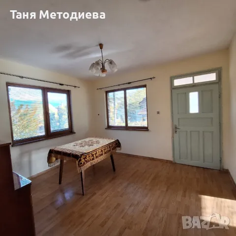 Масивна двуетажна къща 148м2, селскостопански постройки и двор 1126м2 с. Слатина 25км от Карлово, снимка 10 - Къщи - 50151884