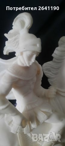 Статуетка на Свети Гьорги бяла  от алабастър   закупена от  Гърция,  без забележки.  Размери h 19   , снимка 3 - Статуетки - 43556355