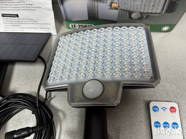 Външна соларна стенна лампа със сензор за движение и дистанционно управление (модел LF-2501B), снимка 3 - Соларни лампи - 53583354
