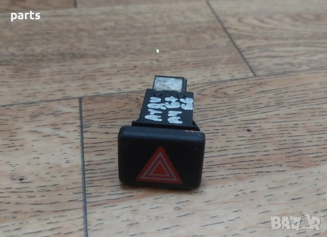 Бутон Аварийни Светлини Ауди A4 Б7 - Б6, снимка 3 - Части - 52745760