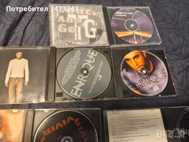 касета и дискове с музика 