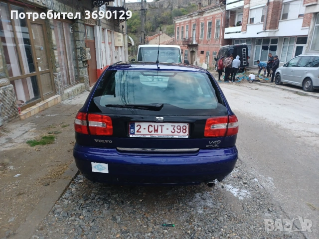 Volvo V40 бензин фабрична газ, снимка 4 - Автомобили и джипове - 53057191