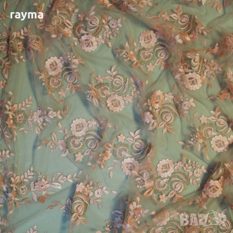 ELIE SAAB оригинална релефна дантела цвят корал и златно ламе, снимка 8 - Платове и дамаски - 27180397