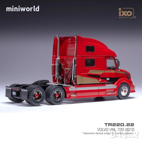 Volvo VNL 730 влекач 2010 - мащаб 1:43 на IXO моделът е нов в PVC дисплей-кейс, снимка 2 - Колекции - 53102591