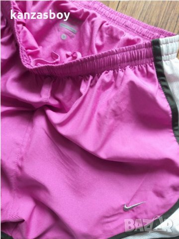 nike - страхотни дамски шорти КАТО НОВИ, снимка 2 - Спортни екипи - 33050154