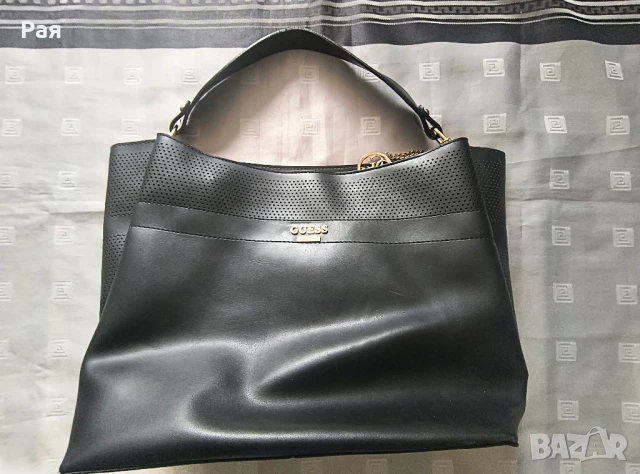Черна дамска чанта Guess, снимка 12 - Чанти - 50664999