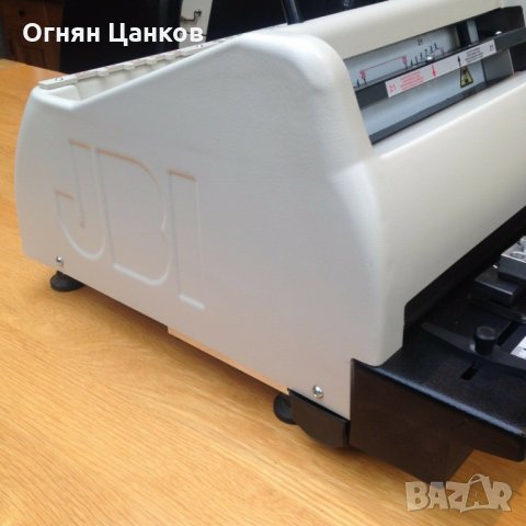 Машина за дупчене и поставяне на метални спирали James Burn JBI PB3300, снимка 2 - Други машини и части - 26739698