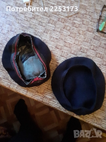 Соц.вълнена дамска шапка и вълнени черни бонета, снимка 5 - Други - 36848032