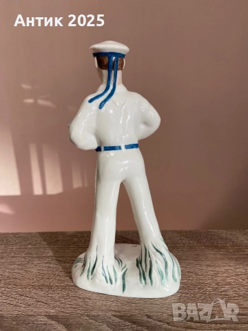 Винтидж порцеланова статуетка „Моряк с кораб“, Коростенски порцеланов завод, СССР, снимка 2 - Антикварни и старинни предмети - 53236302