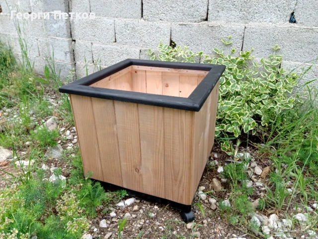 Дървени Кашпи от естествен материал - 49х49х47см., снимка 2 - Саксии и кашпи - 50694824