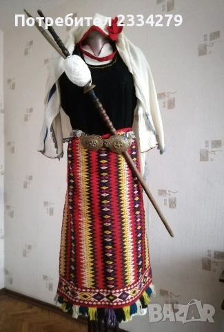 Автентична женска носия ,,тронска"