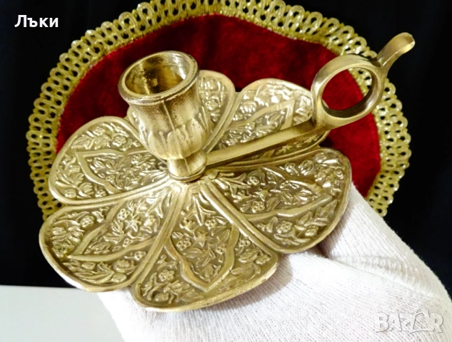 Викториански бронзов свещник,детелина,орнаменти. , снимка 2 - Антикварни и старинни предмети - 52417433
