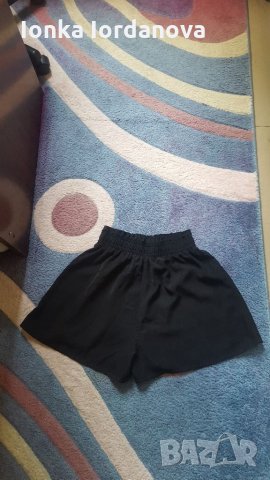 Копринени къси панталони, размер М, снимка 2 - Къси панталони и бермуди - 33433162