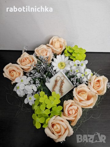 Сапунени цветя в дървена кутия с надписи по ваше желание , снимка 3 - Подаръци за жени - 35506219