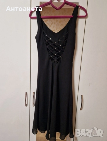 Черна рокля с камъни 