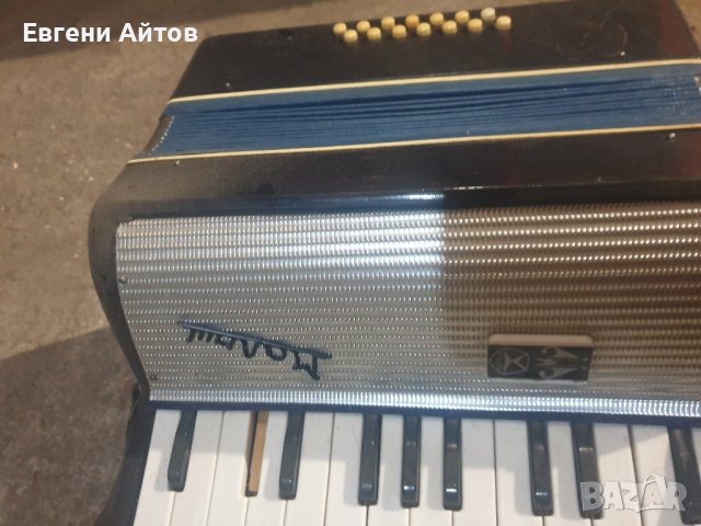 Руски акордеон , снимка 2 - Акордеони - 43834978