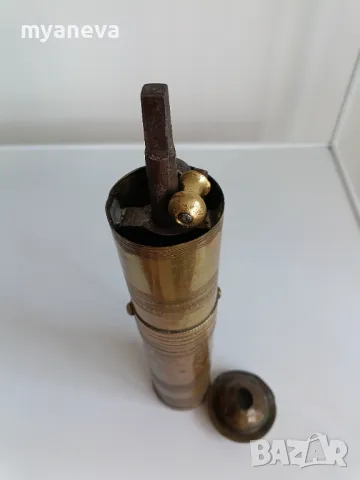 Метална,стара, турска мелница за кафе и подправки с калиграфски печат ,тура. , снимка 5 - Антикварни и старинни предмети - 49132149