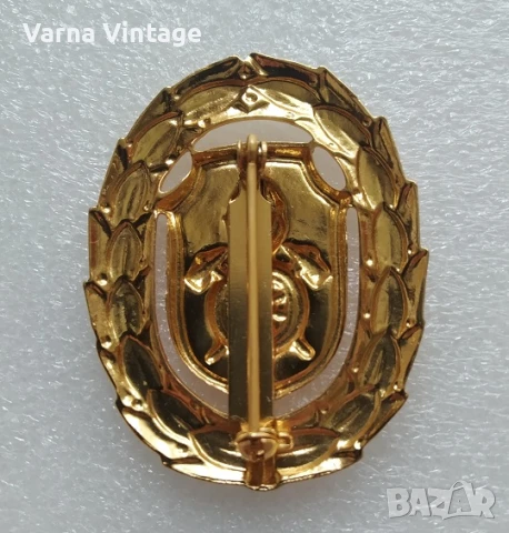 Знак за заслуги за противопожарна защита в златен цвят. Бавария, Германия до 1997г., снимка 2 - Колекции - 51415254