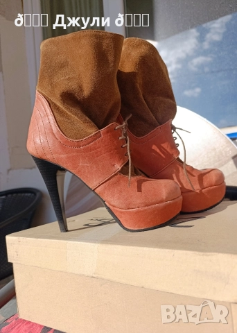 Боти от естествена кожа и велур Balenciaga, снимка 2 - Дамски боти - 52945333