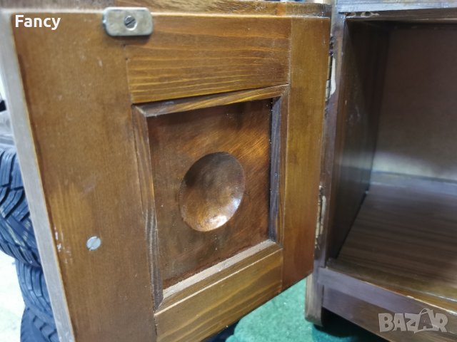 Старо нощно шкафче с медни орнаменти , снимка 13 - Антикварни и старинни предмети - 43105847