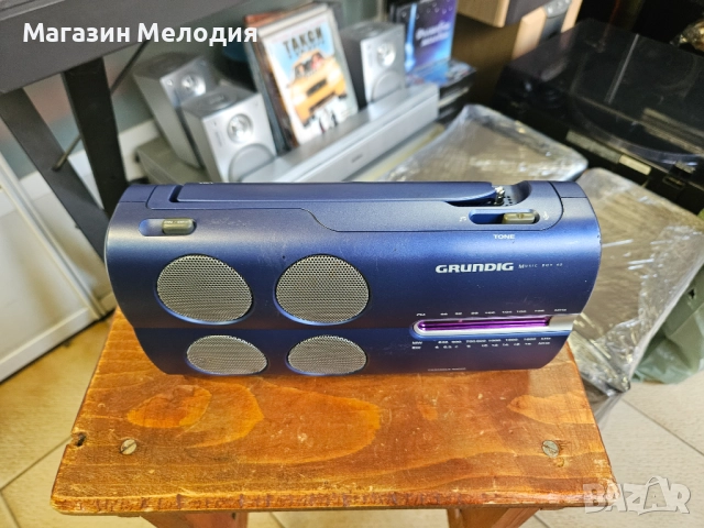 Радио Grundig Music Boy 40 В перфектно техническо и много добро визуално състояние., снимка 2 - Радиокасетофони, транзистори - 52659851
