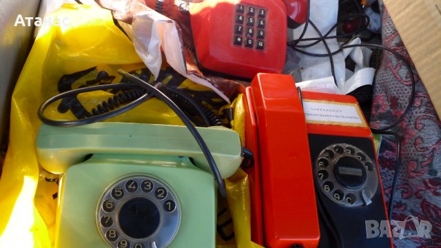  Ретро соц стационарни телефони с шайба и бутони, снимка 1 - Стационарни телефони и факсове - 28242079