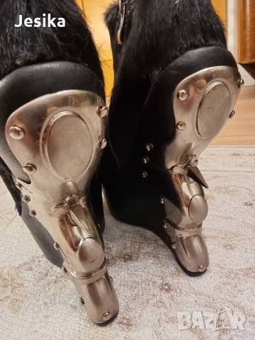 Боти от конски косъм на McQueen, снимка 4 - Дамски боти - 34940873