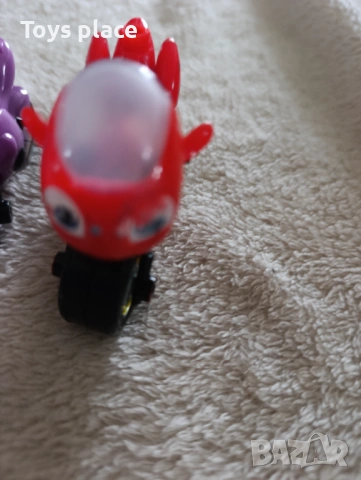 Tomy Ricky Zoom екшън фигурка червен мотоциклет и лилав мотоциклет, снимка 4 - Коли, камиони, мотори, писти - 53446383