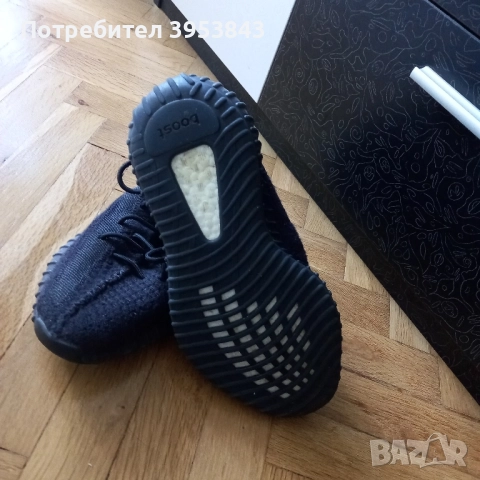 Оригинални маратонки Adidas Yeezy Boost , снимка 3 - Детски маратонки - 51804693