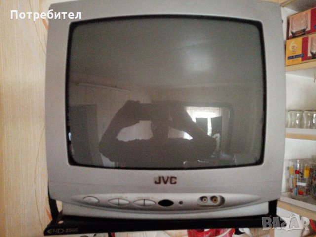 Телевизор JVC и стойка за стена , снимка 3 - Телевизори - 34729217