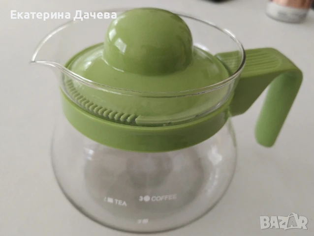 Продавам малка огнеупорна каничка за кафе и чай 