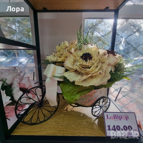 Декоративна кошница с ръчно изработени седем цветя от креп хартия от арт ателие Lollipop, снимка 2 - Декорация за дома - 52321428