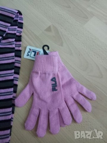 Нов комплект Fila шал и ръкавици , снимка 11 - Шапки, шалове и ръкавици - 27434273