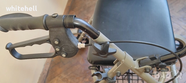 Лек алуминиев ролатор/проходилка, снимка 4 - Ролатори - 51826500