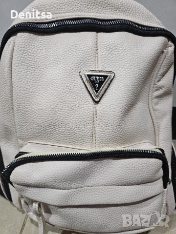 Светлорозова чанта на Guess